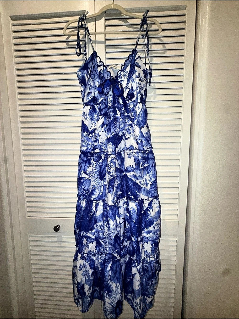 Francesca's Floral Maxi Dress in Blue & White Size Small Like New